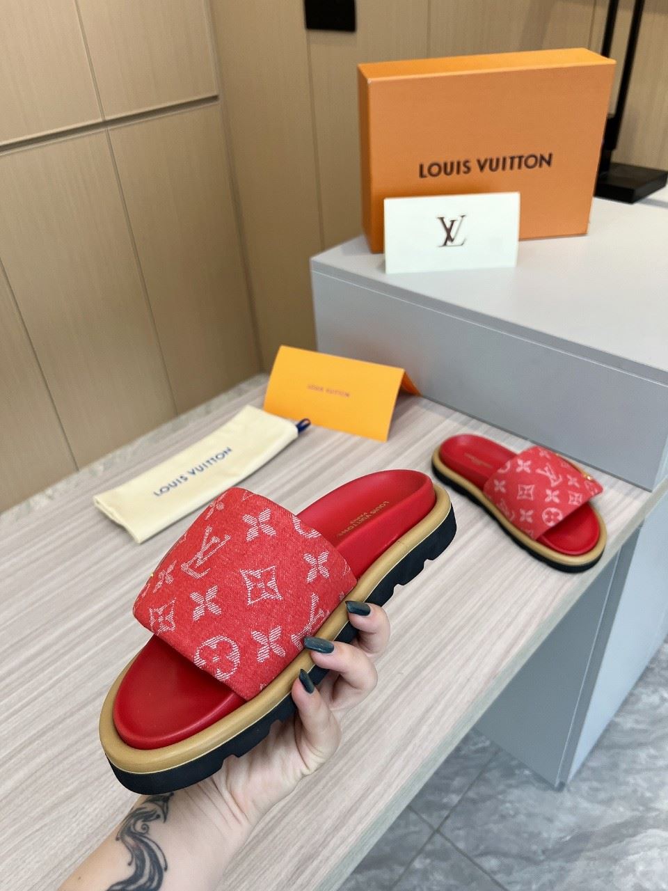 Louis Vuitton Slippers